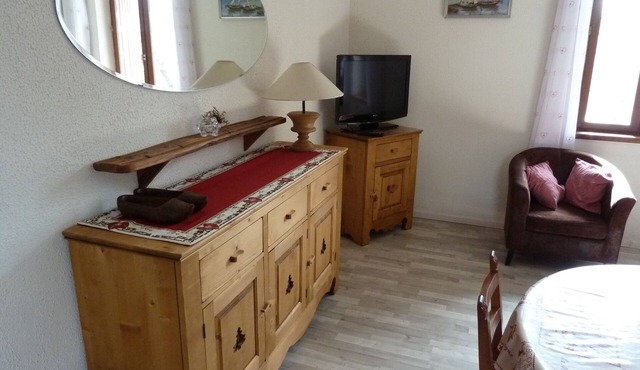 Apartment in house with garden and closed private parking