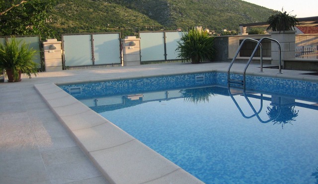 Apartment in Dubrovnik with swimming pool and sea view (A4)