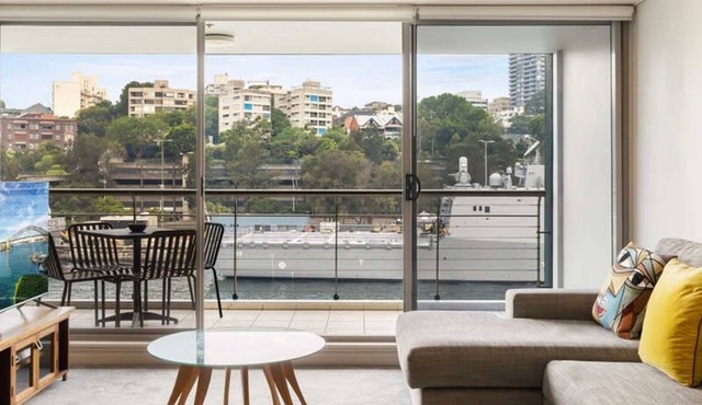 Apartment in Iconic Fingerwharf