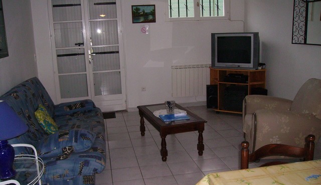 APARTMENT IN INDIVIDUAL HOUSE