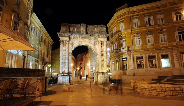 Apartment in Jadreški, four people,air conditioning,quietly,WI FI,parking
