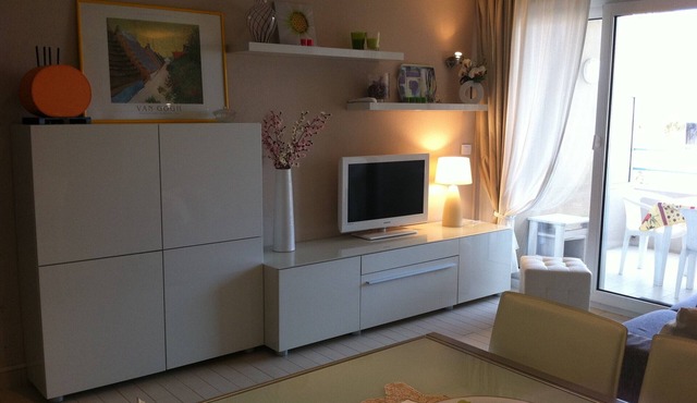 Apartment in Juan Les Pins in residence with swimming pool