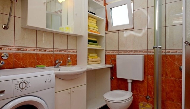 Apartment in Kaštel Sućurac with Seaview, Balcony, Air condition, WIFI (570-1)