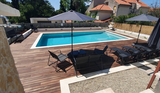 Apartment in Kaštel Lukšić with Terrace, Air condition, WIFI, Washing machine (5107-2)