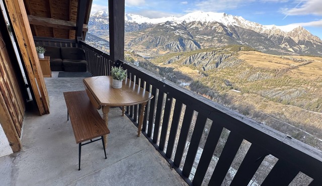 Apartment in Le Sauze with unobstructed mountain views
