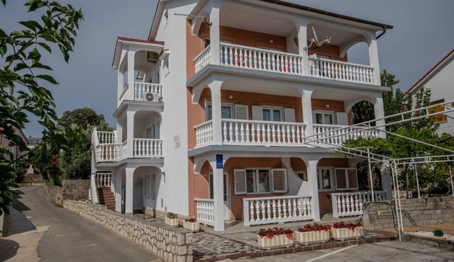 Apartment in Lopar with Terrace, Air condition, WIFI, Washing machine (4360-1)