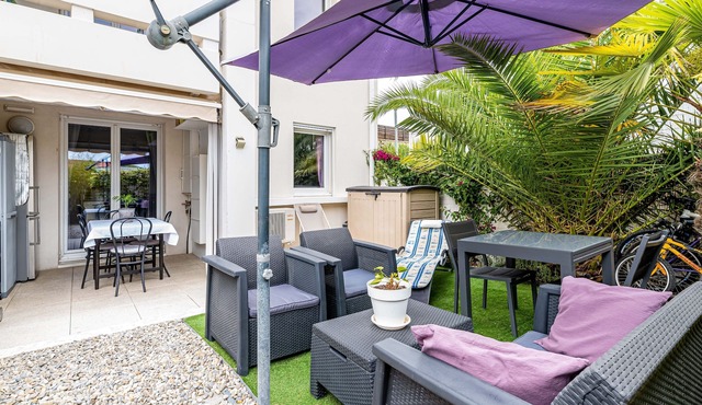 Apartment in luxury residence with swimming pool