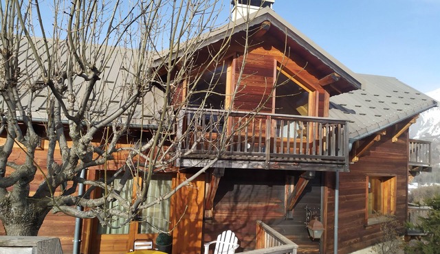 Apartment in magnificent chalet at the foot of the slopes and hiking trails