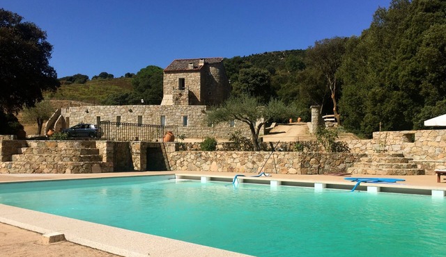 Apartment in medieval residence with swimming pool