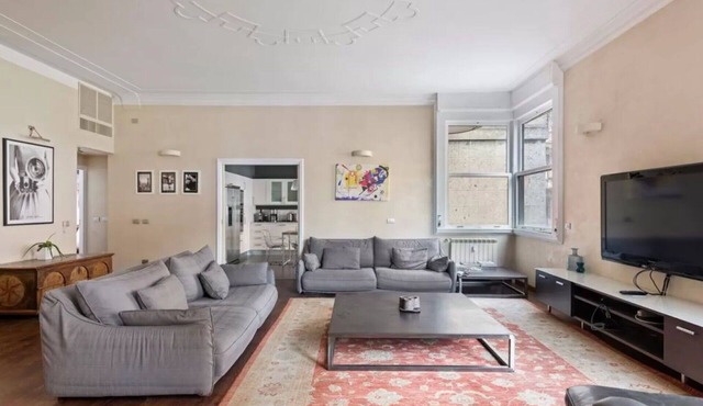 Apartment in Milan with 4 bedrooms sleeps 12
