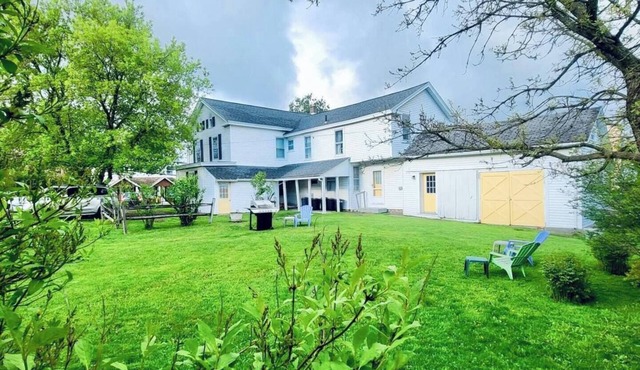 Apartment in Milford. Close to Dreams Park and National Baseball Hall of fame.