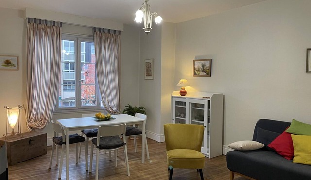 Apartment in Moulins: Comfort with Balcony, Linens and Towels Included