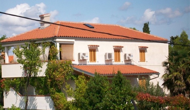 Apartment in Nerezine with Air condition, WIFI, Washing machine, Dishwasher (4827-2)