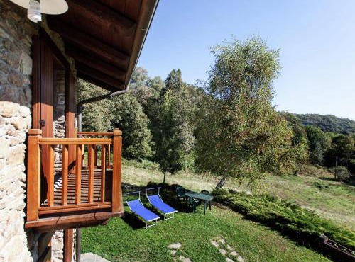 Apartment in Netro with Balcony and Views in Netro