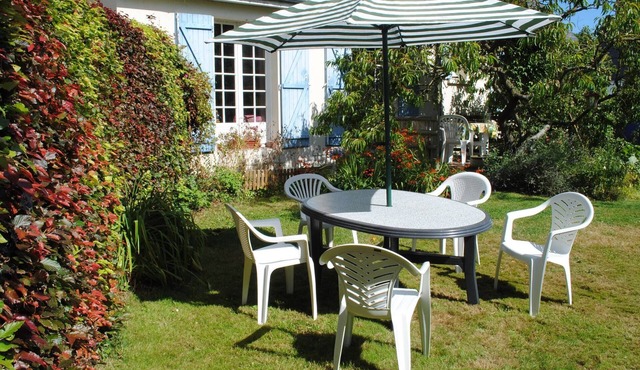 Apartment in pavilion with garden and private parking at 22220 Minihy-Tréguier