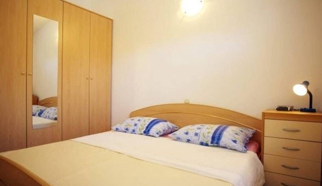 Apartment in Preko with Terrace, Air condition, WIFI, Washing machine (4568-5)