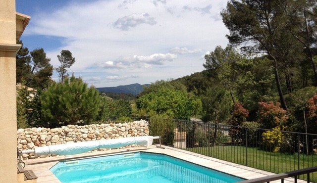 Apartment in Provence with garden and swimming pool