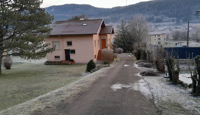 Apartment in quiet house between lakes and fir trees
