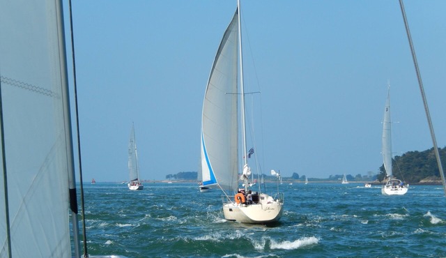 Apartment in residence near the beach, shops, garage