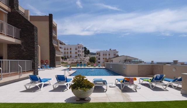 Apartment in Roses with Stunning Sea Views