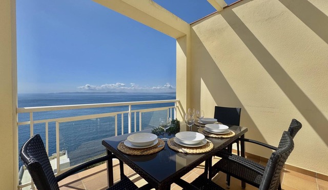 Apartment in Roses with pool, WiFi, air conditioning, and parking, close to beach