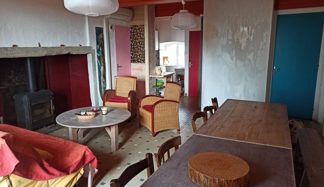 Apartment in semi-detached farmhouse with separate entrance