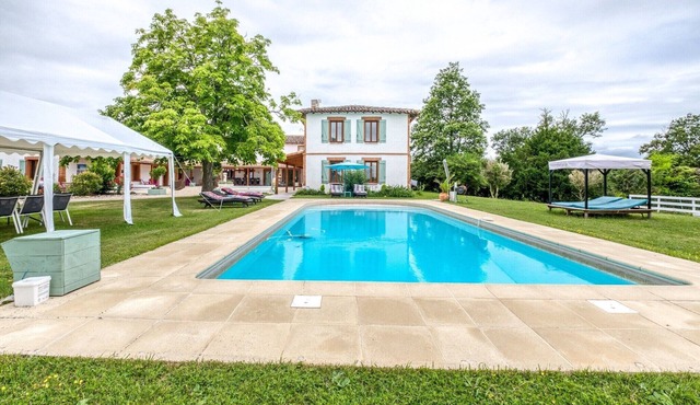 Apartment in Tarn with Pool and Bubble Bath