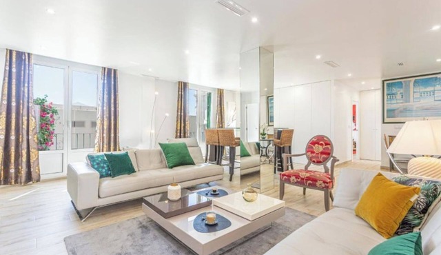 Apartment in the center of Alicante and 100 meters from the beach.