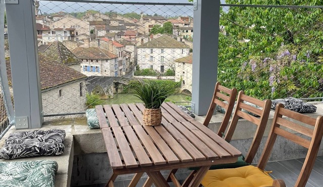 Apartment in the center of Nérac with view and sauna