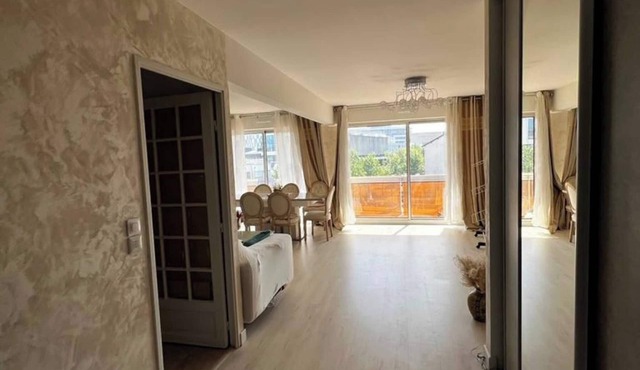 Apartment in the city center and close to the Parc Des Expositions