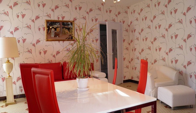 APARTMENT IN THE GARDEN OF HISTORICAL MONUMENT OF 5000 YEARS