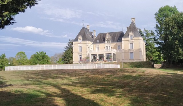 Apartment in the grounds of the Chateau & balcony