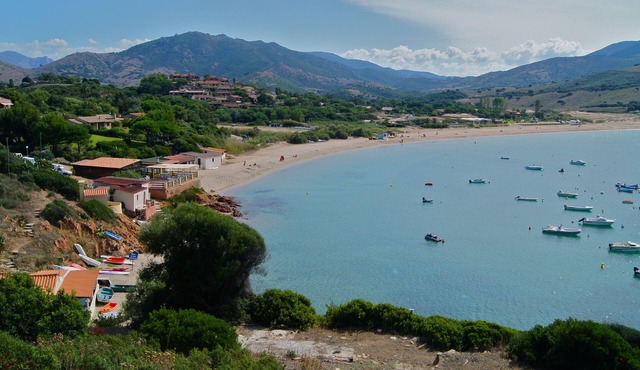 Apartment in the Gulf of Lava, beautiful sea view and 50 meters from the beach.