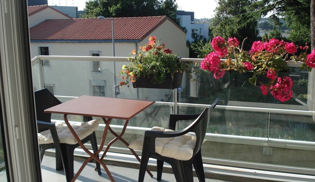Apartment in the heart of Vertou! Close to Nantes and a stone's throw from the Sèvre river