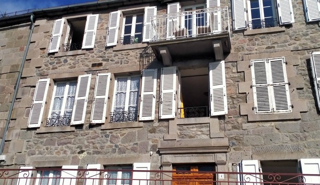 APARTMENT IN THE HEART OF THE MOUNTAINS OF CENTRAL SOLID