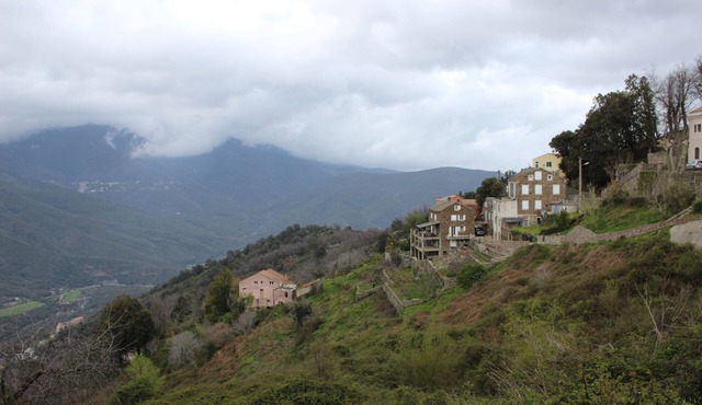 Apartment in the heart of the beach village 10min away