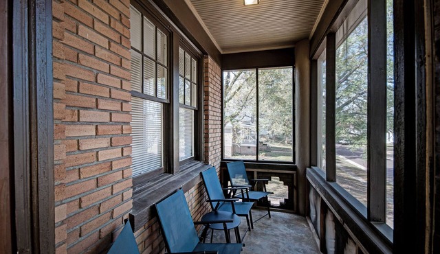 Apartment in the Heart of Historic Clinton