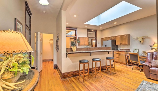 Apartment in the Heart of Yankton - Pets Welcome!