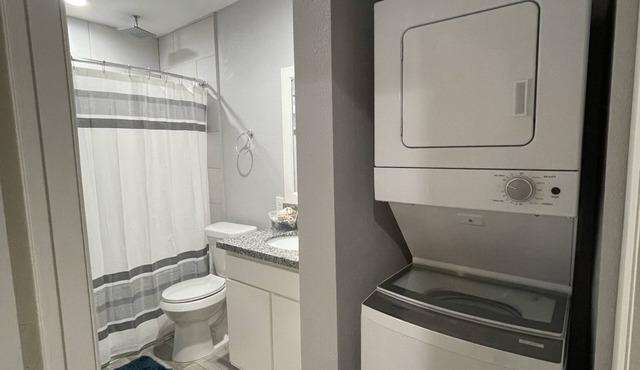 Apartment in the Heights | 7 mins from Downtown