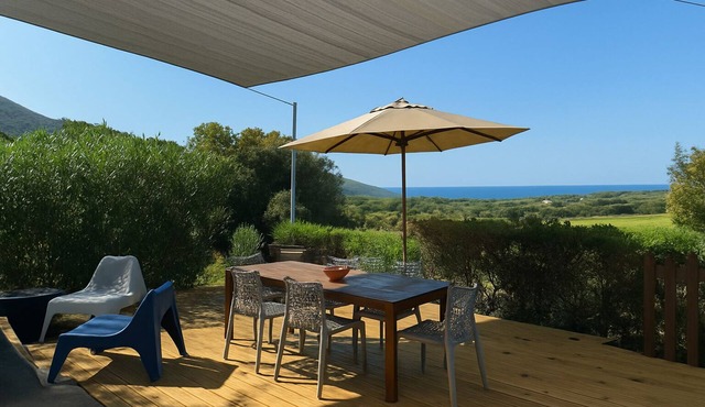 Apartment in the maquis facing the sea, 5mm from the beach and shops