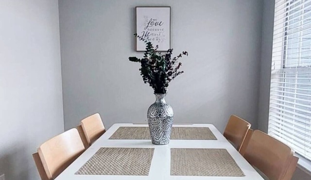 Apartment in the suburbs, near the Moll and stores (pet friendly).