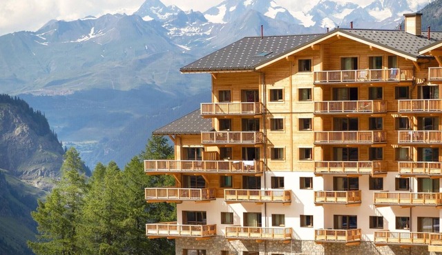 Apartment in Tignes with Spa & Pool