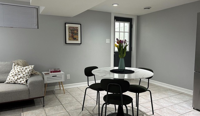 Apartment in Toronto, cozy two bedroom in the heart of East York