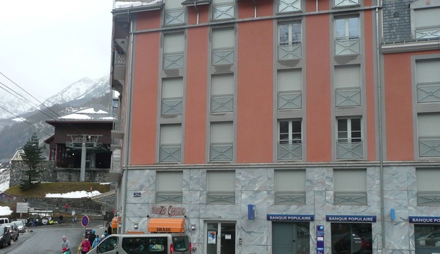Apartment in town center close to cable cars quiet new condition private parking