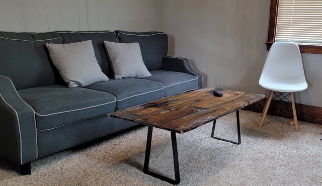 Apartment in town, just minutes to Ohiopyle, Laurel Cavern and Nemacolin.