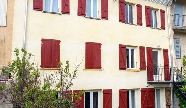 Apartment in townhouse