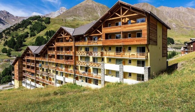 Apartment in Val d'Allos with Heated Pool