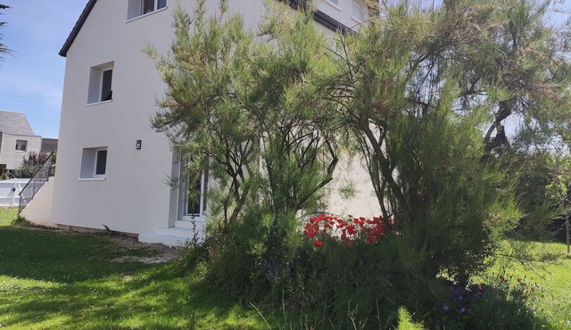 Apartment in Villa front of the Sea