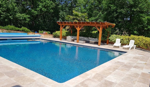 APARTMENT IN VILLA TYPE F4 IN GARDEN WITH POOL