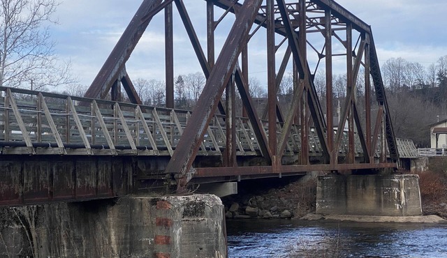 Apartment is right beside bike trail and The Shavers Fork River and coffee shop!